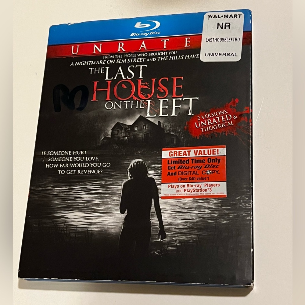THE LAST HOUSE ON THE LEFT BLU-RAY DISC.